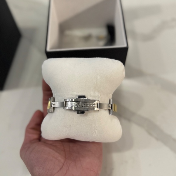 Gucci Quartz b timeless watch - Picture 4 of 11
